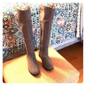 Gray knew high boots